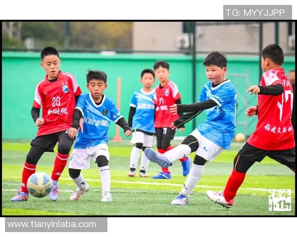 点燃足球星火 激发青少年激情 迈向足球梦想新征程
