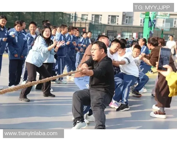 舟山足球球星崛起之路：从青涩少年到职业赛场的荣耀征程